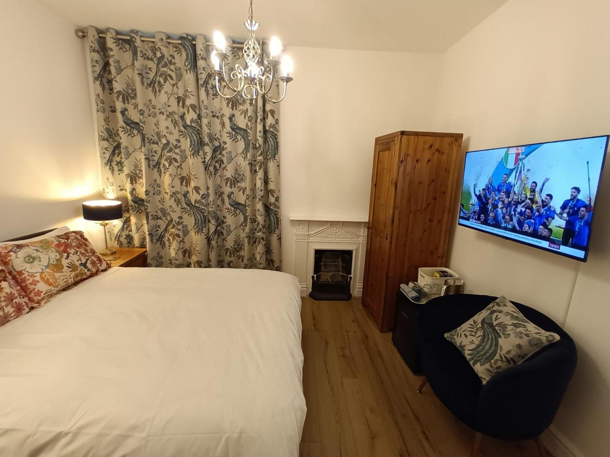 Double Bed En-suite Homestay Windermere
