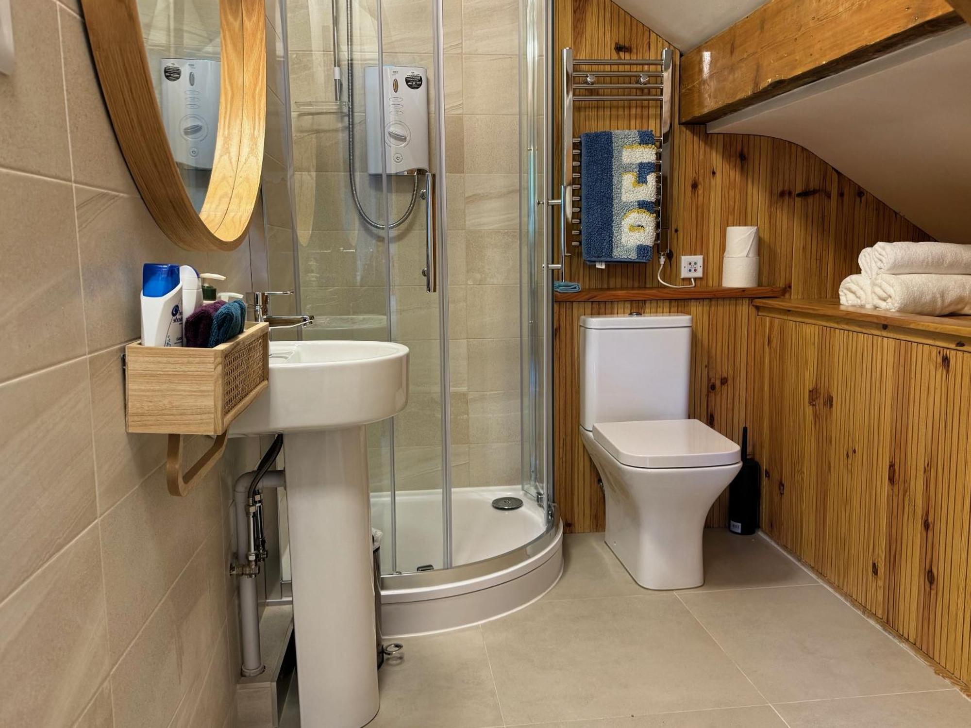 Double Bed En-suite Homestay Windermere