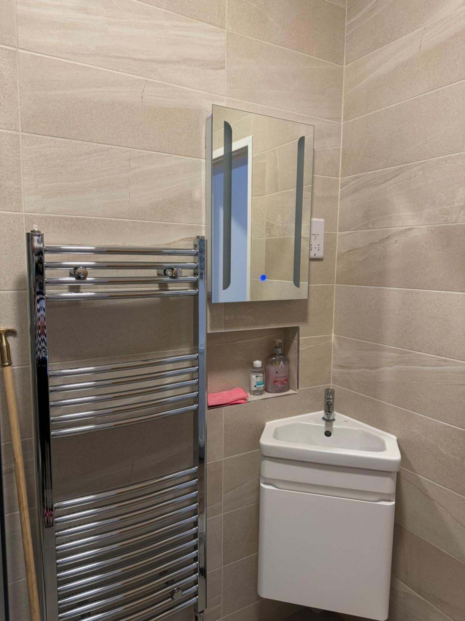 Double Bed En-suite Homestay Windermere