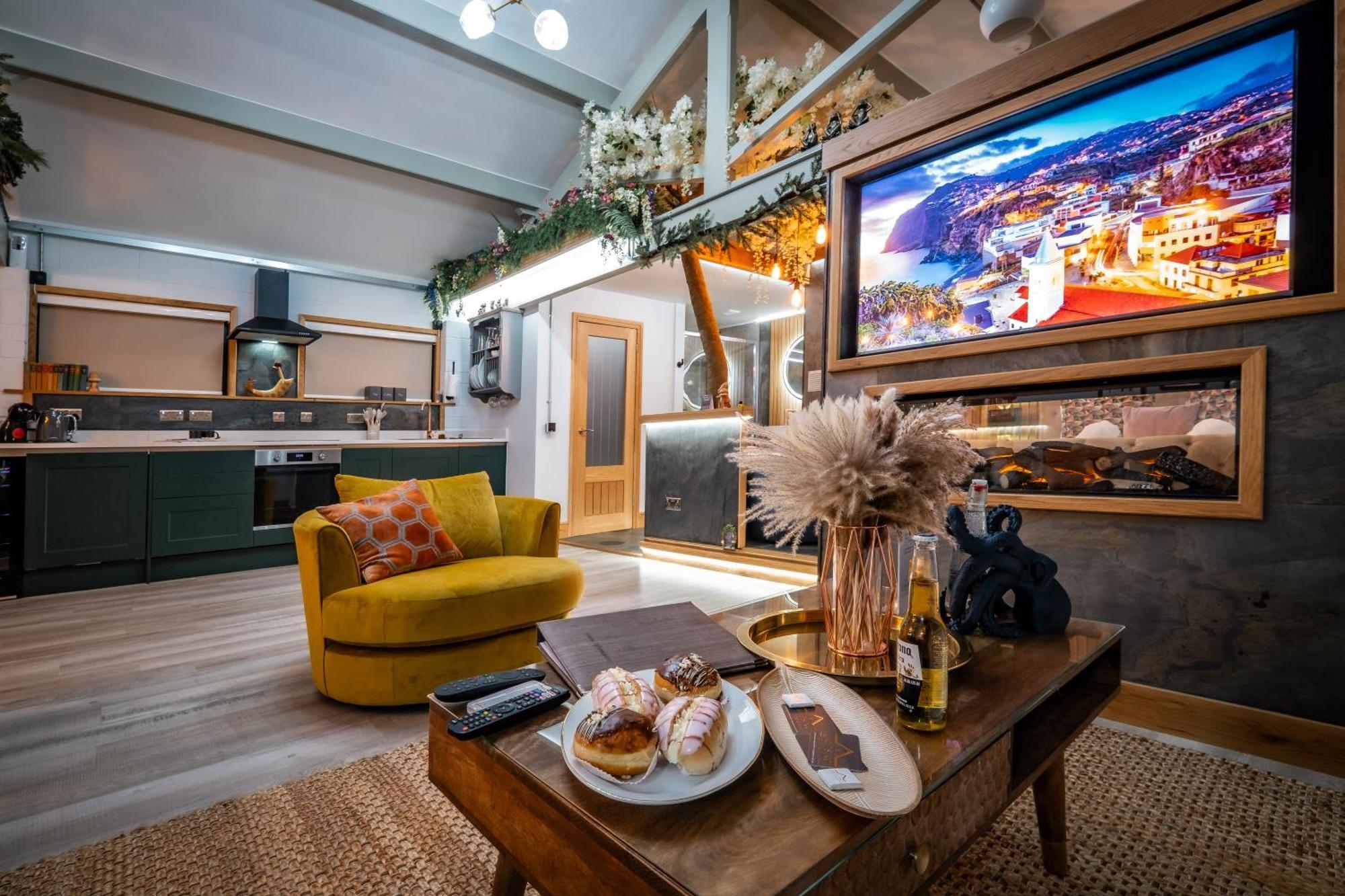 Queen's Loft Apartment Windermere