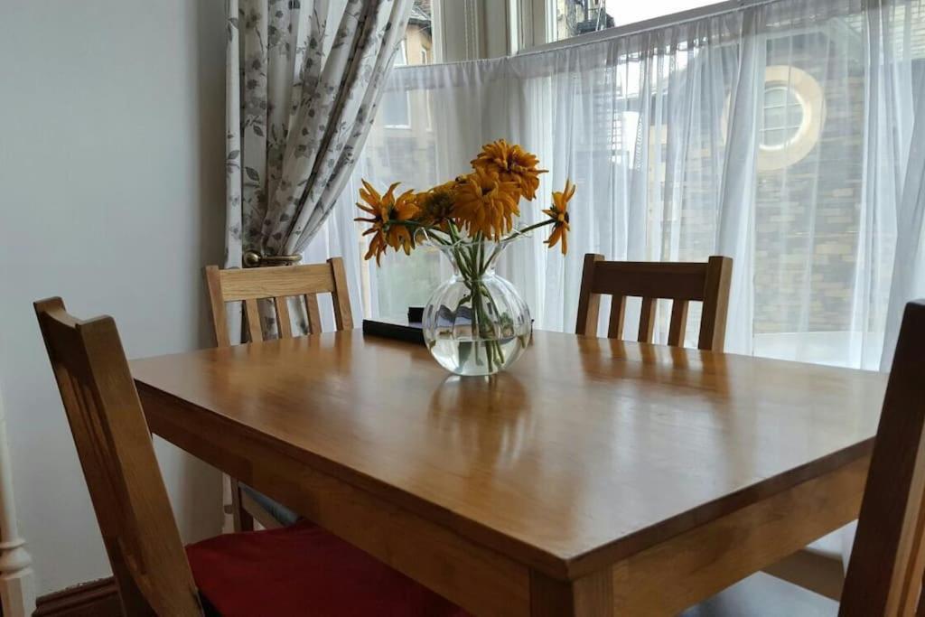 Apartment Lyndale Self-catering Sleeps 4 *