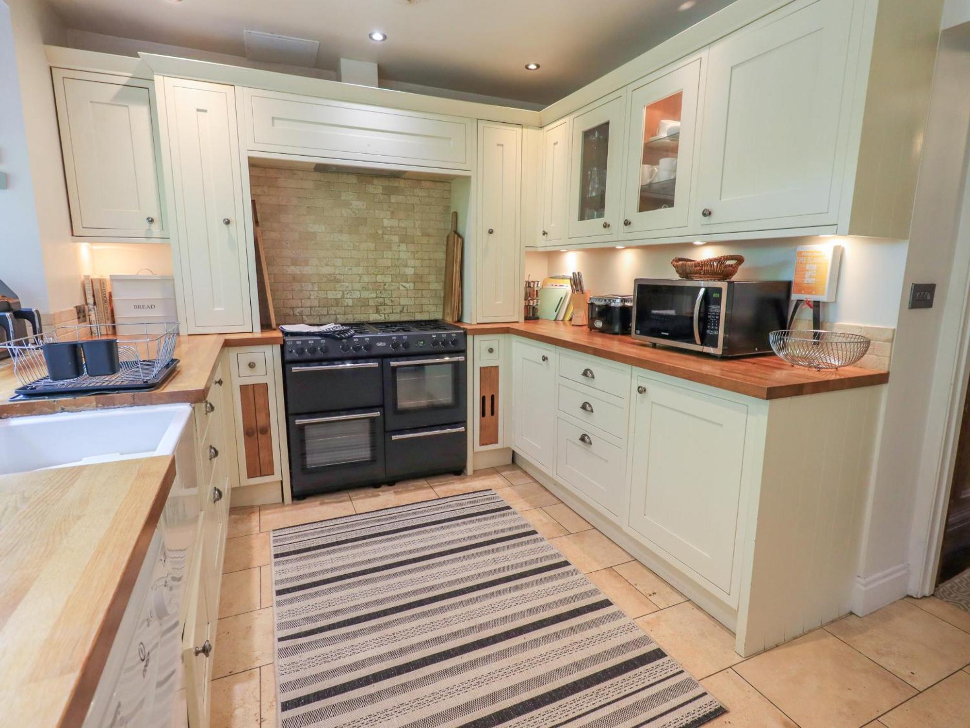 Domvs * Windermere