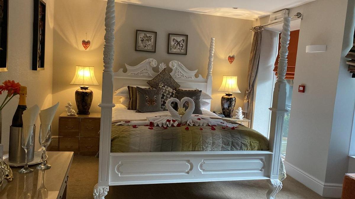 Boutique & Hot Tubs Hotel