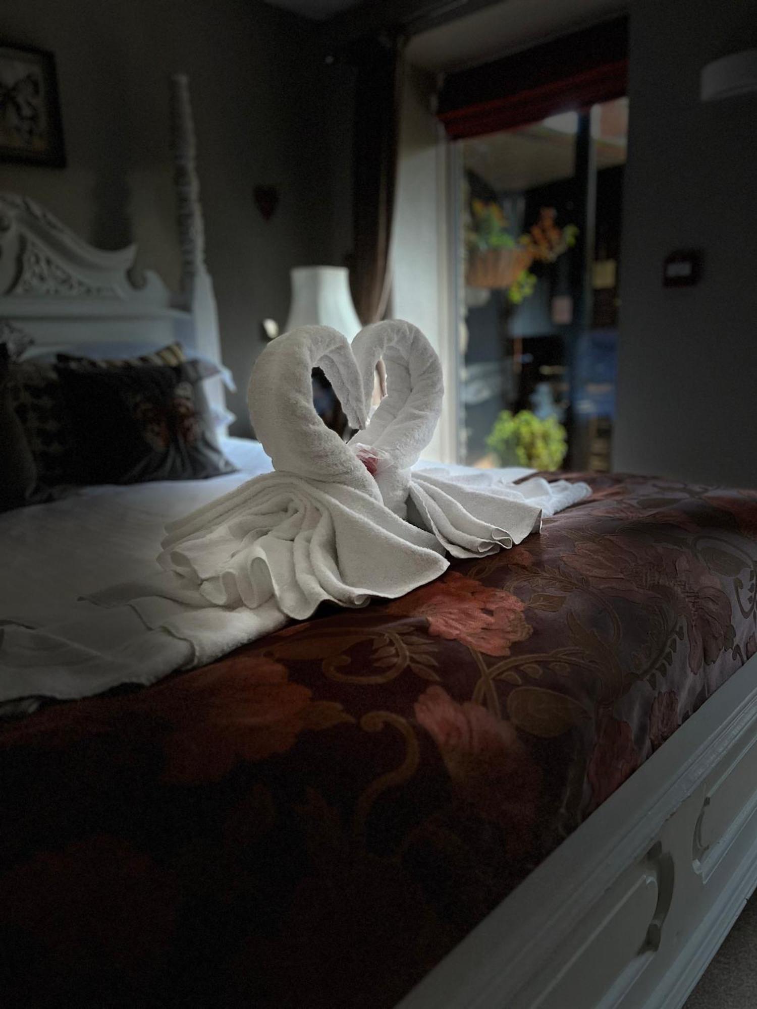 Boutique & Hot Tubs Hotel 4*