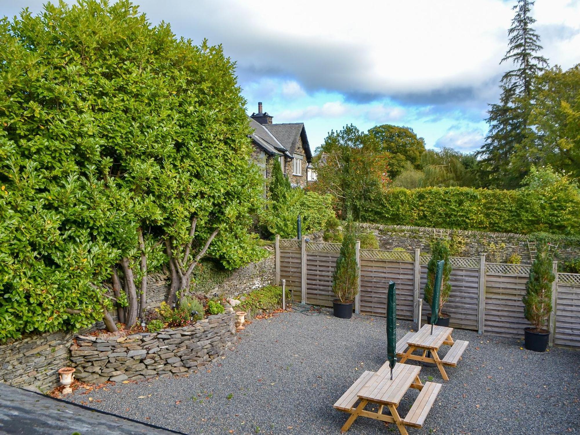 Newstead * Windermere