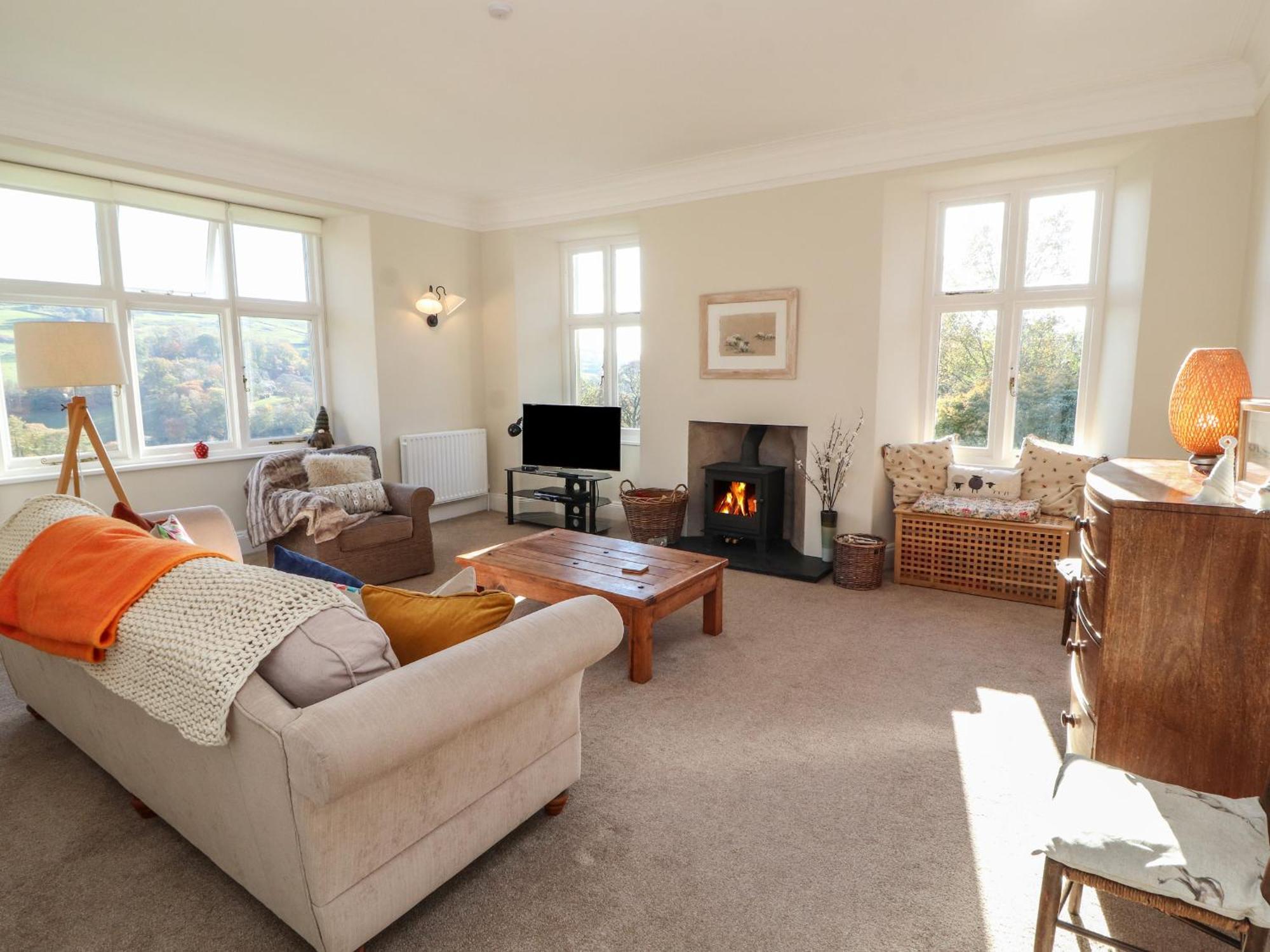 2 Birkhead * Windermere