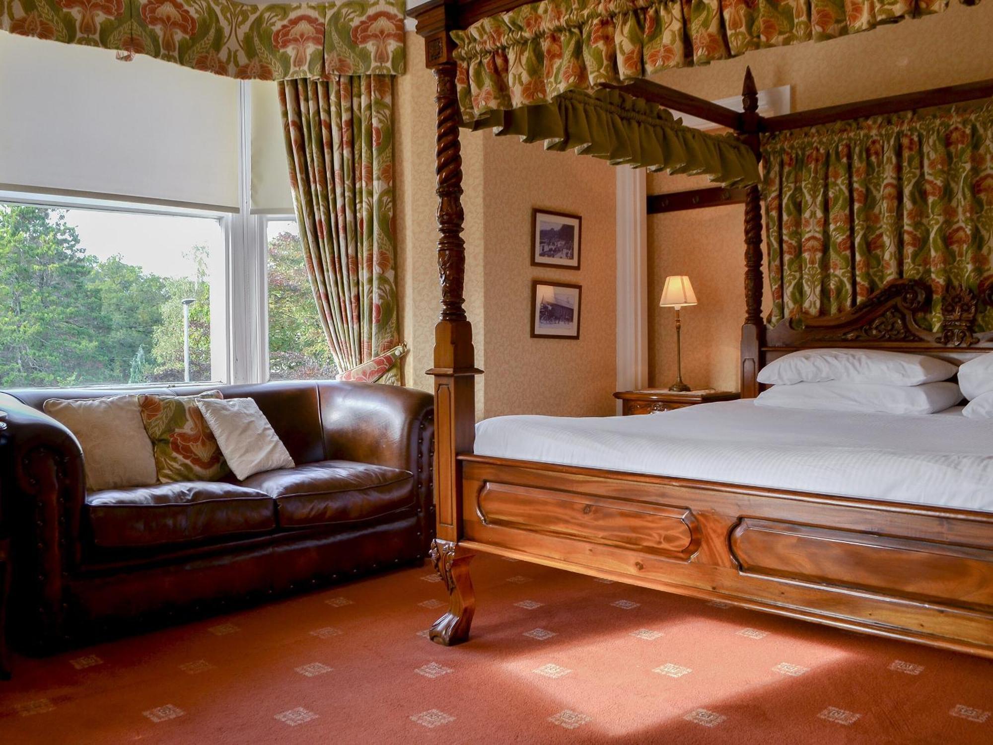 Newstead * Windermere