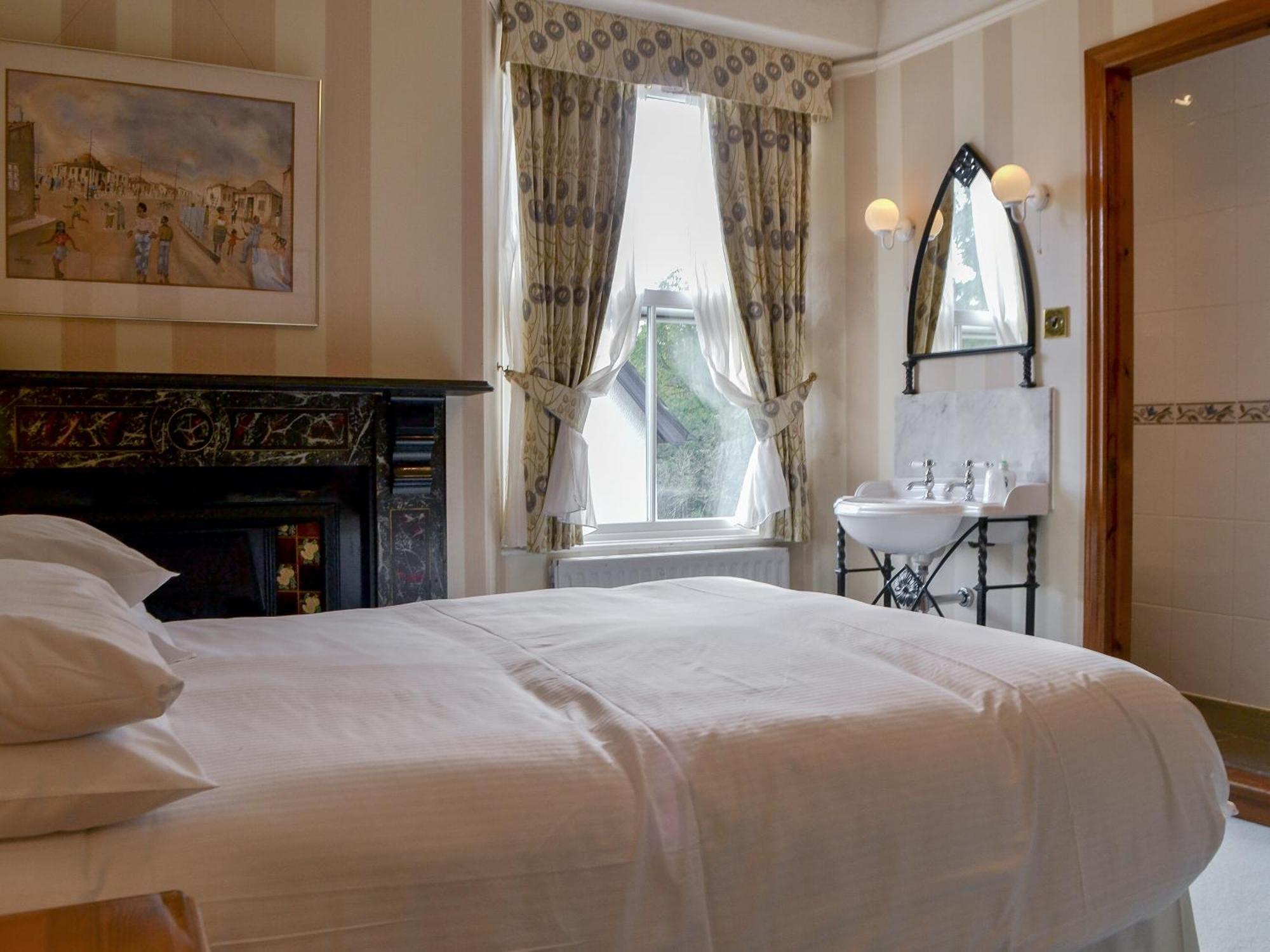Newstead * Windermere