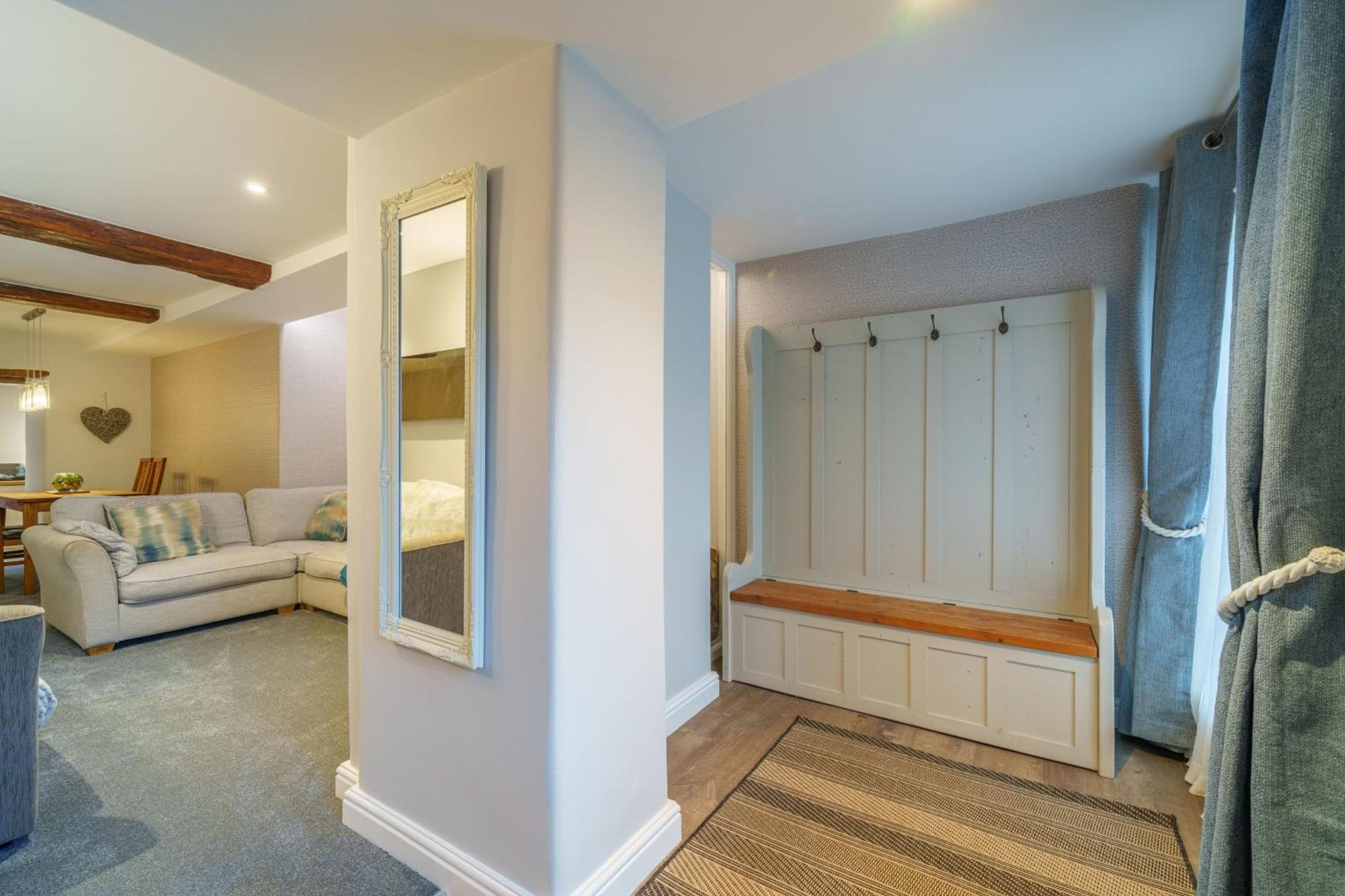 Laburnum - Town Centre, With Parking * Windermere