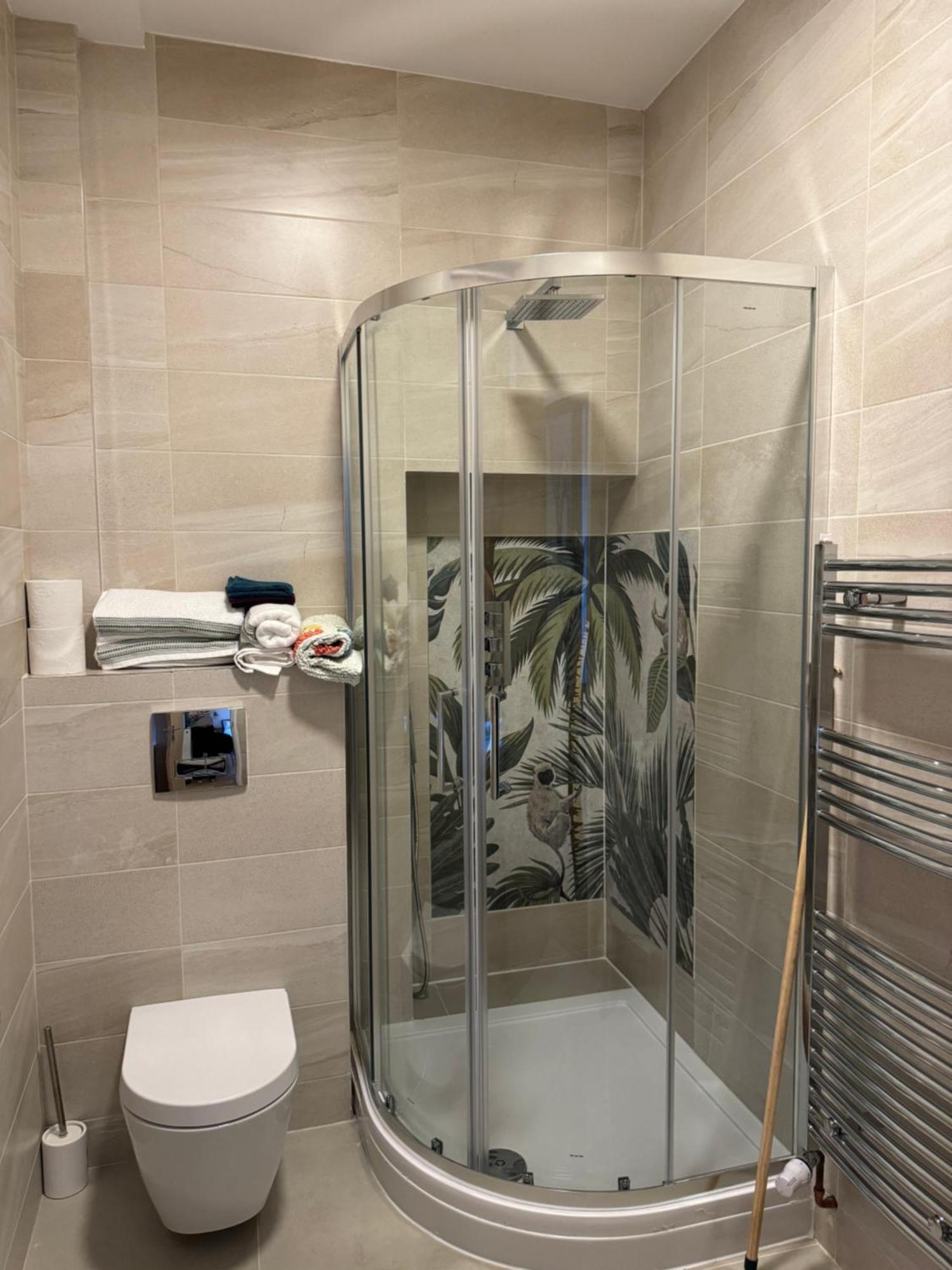 King-bed En-suite Guest house