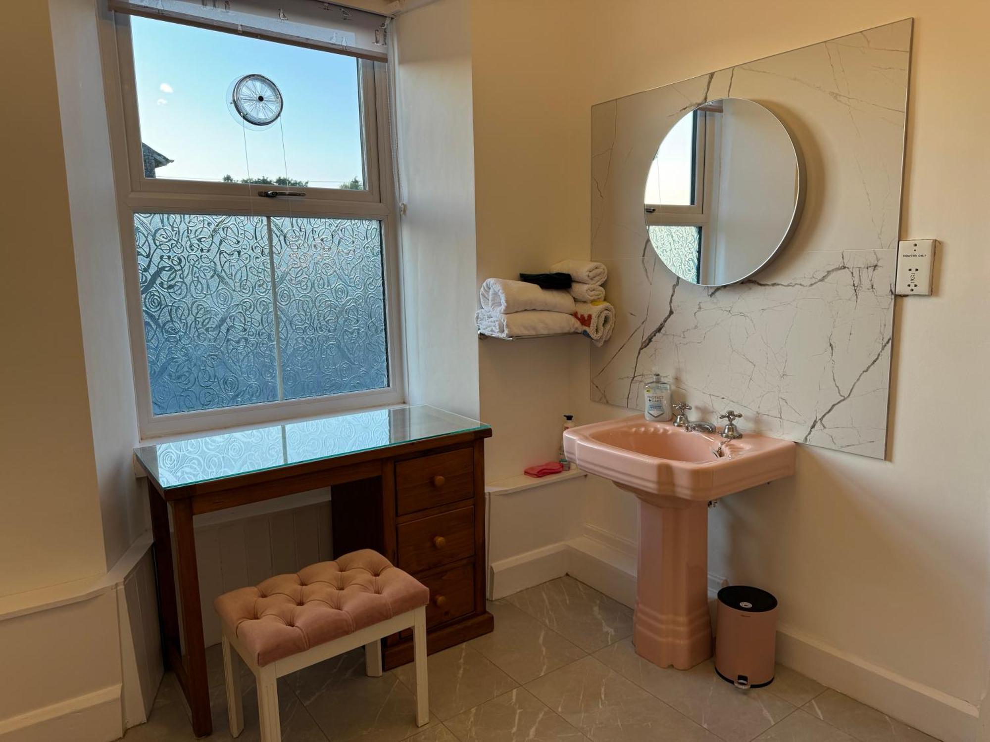 King-bed En-suite Guest house Windermere