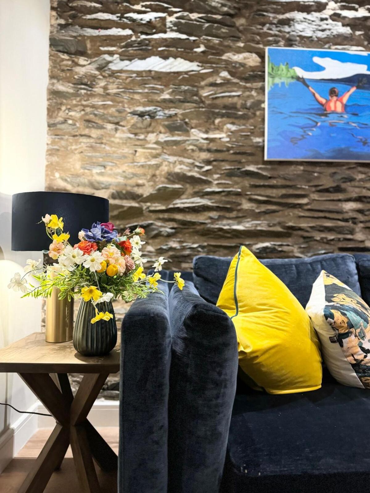 The Queens Nest, Centre Windermere