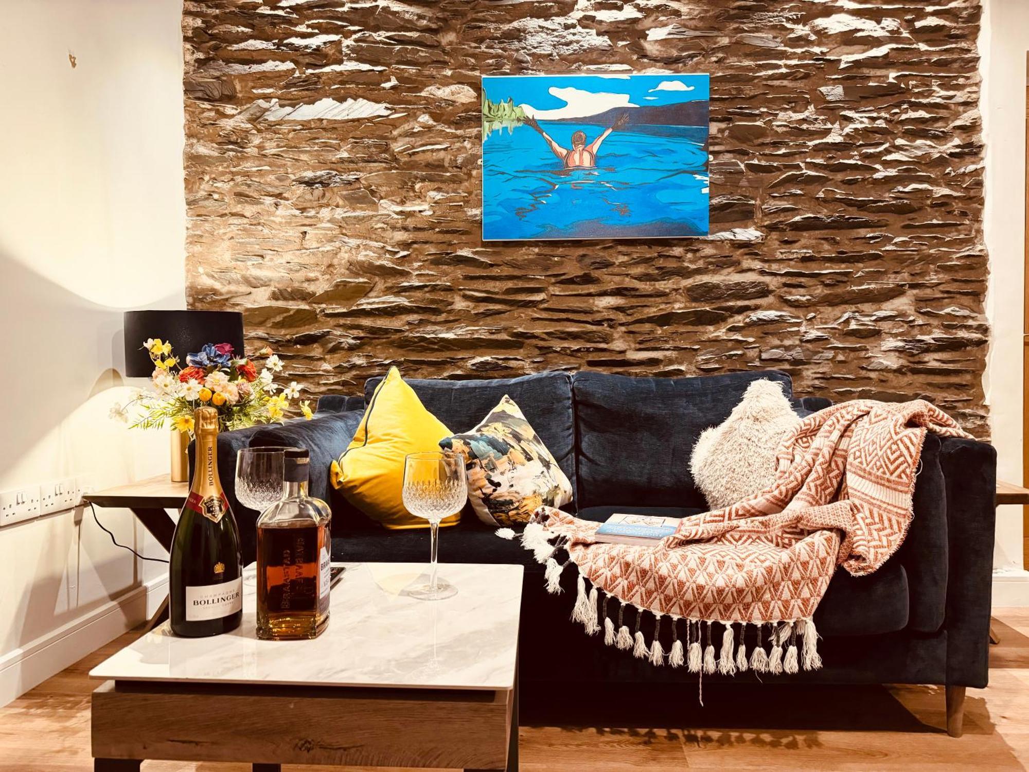 The Queens Nest, Centre Windermere