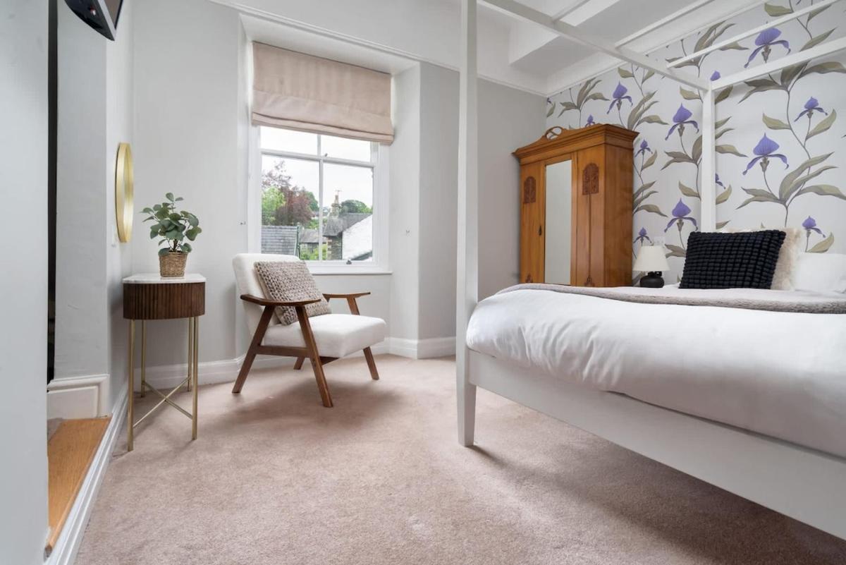 Rosemount X3 Bed Townehouse With Hot Tub & Parking, *