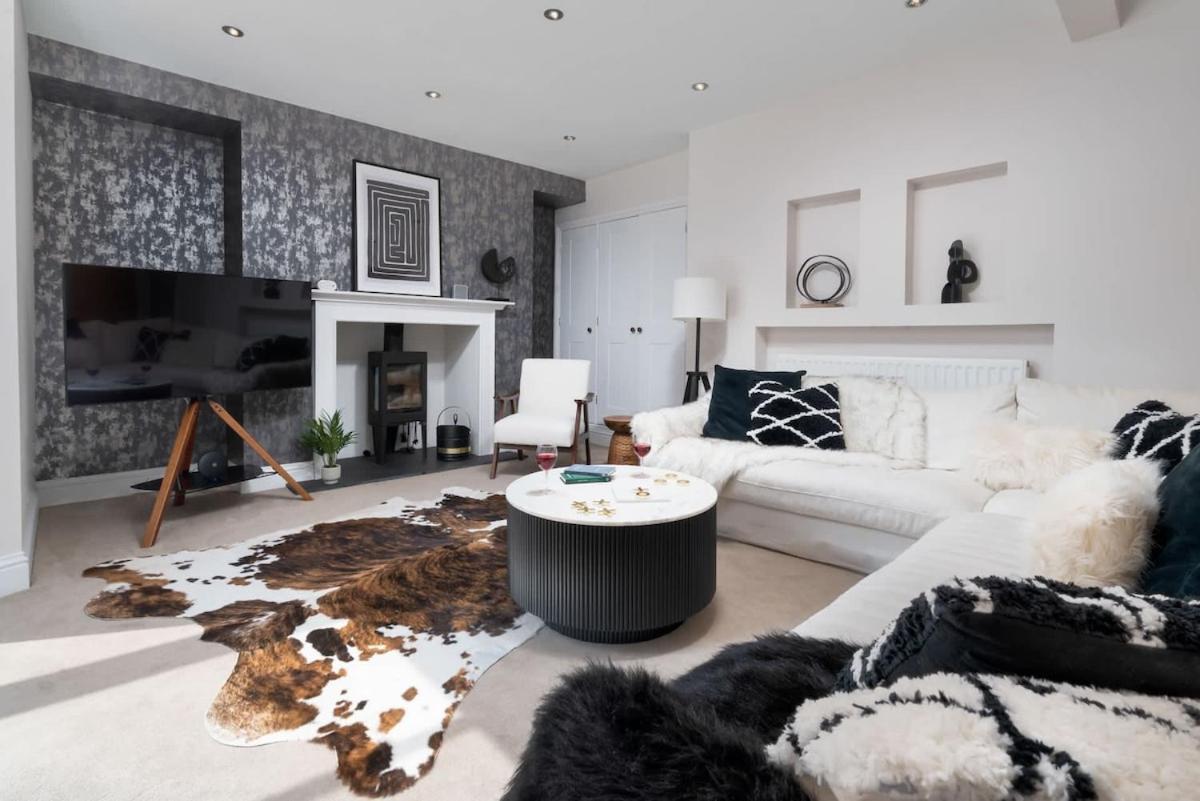 Rosemount X3 Bed Townehouse With Hot Tub & Parking, * Windermere