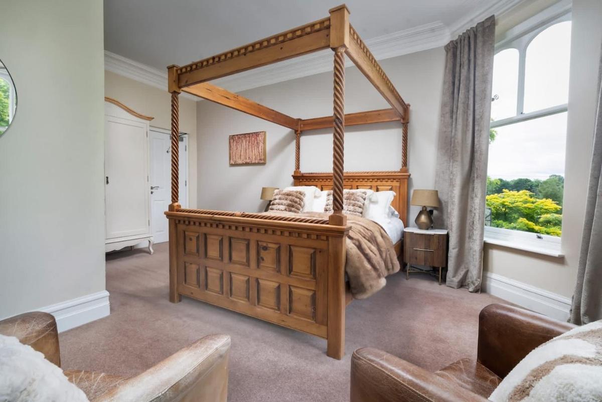 Rosemount X3 Bed Townehouse With Hot Tub & Parking, Holiday home Windermere