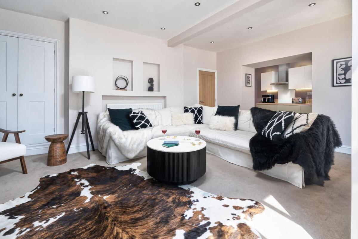 Holiday home Rosemount X3 Bed Townehouse With Hot Tub & Parking, Windermere