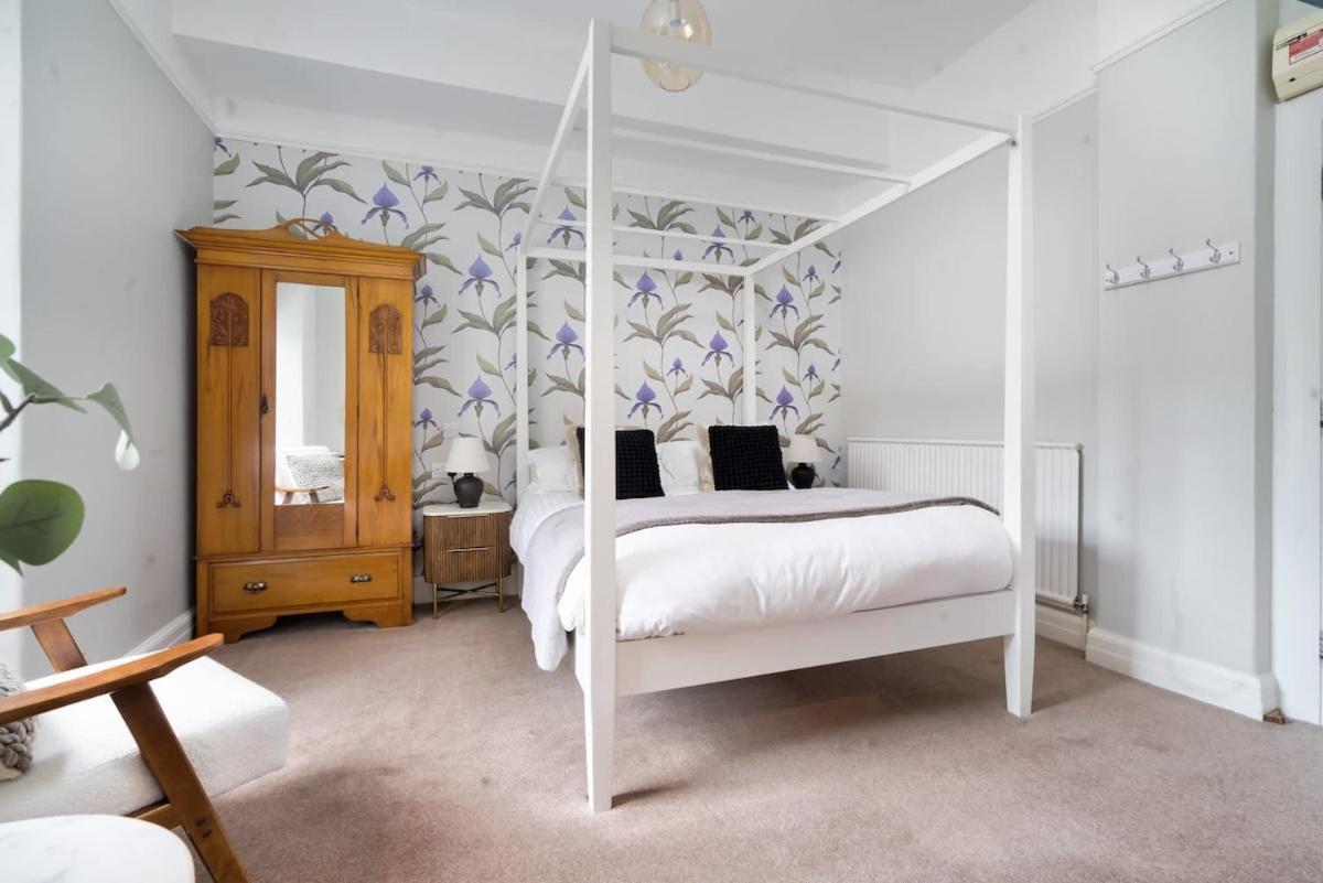 Rosemount X3 Bed Townehouse With Hot Tub & Parking, Windermere