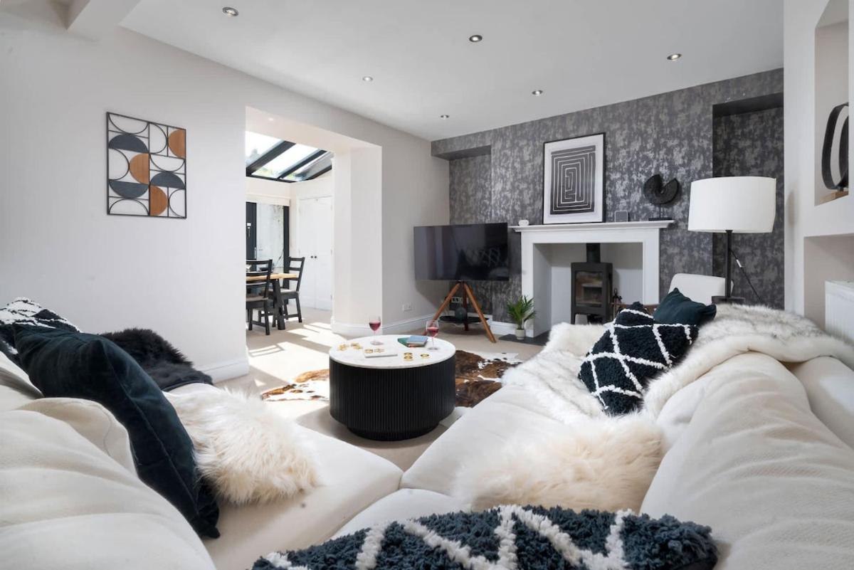 Rosemount X3 Bed Townehouse With Hot Tub & Parking, * Windermere