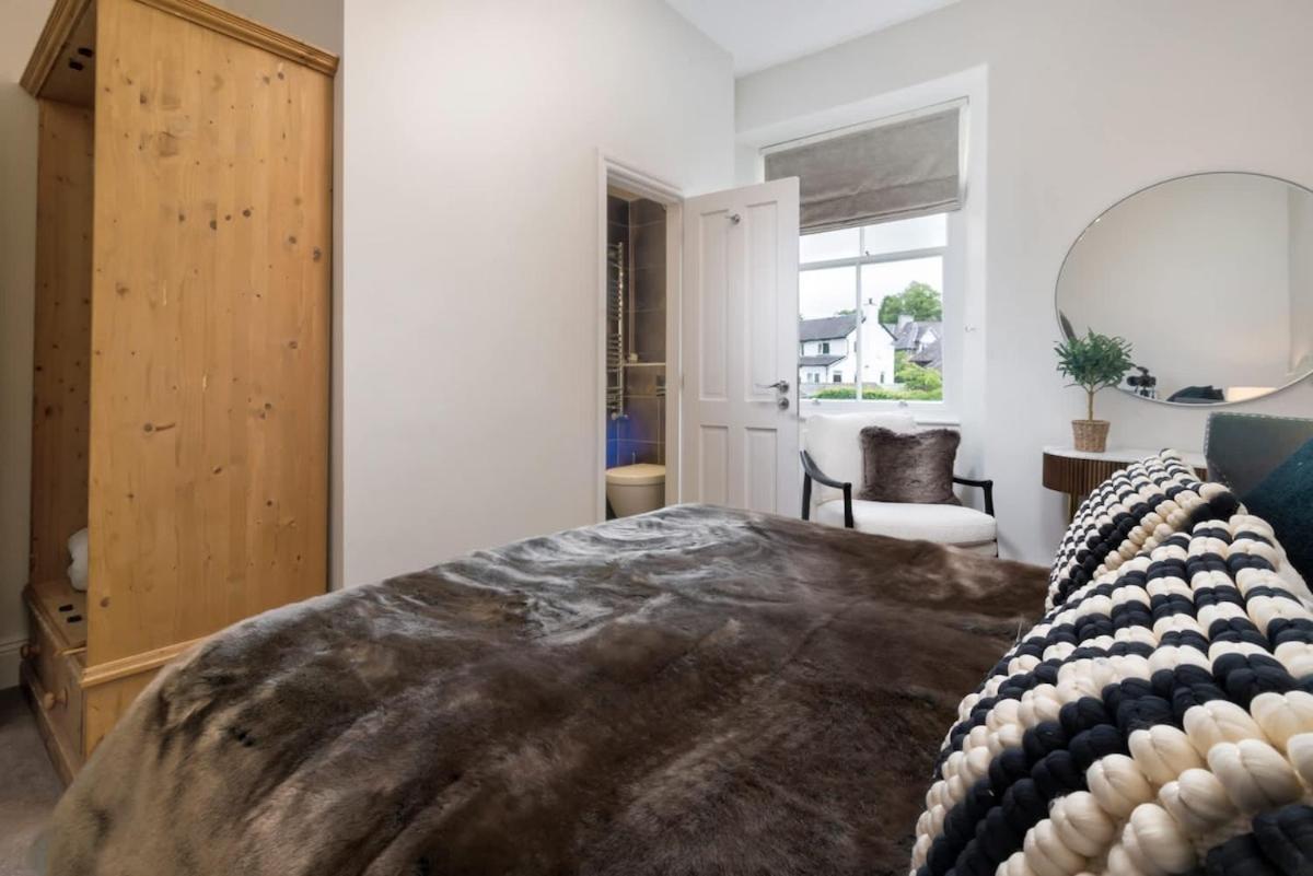 Rosemount X3 Bed Townehouse With Hot Tub & Parking,