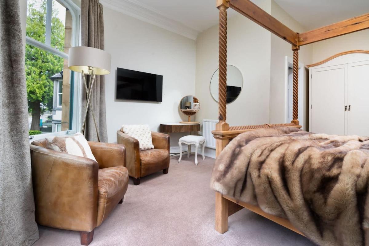 Rosemount X3 Bed Townehouse With Hot Tub & Parking, Holiday home