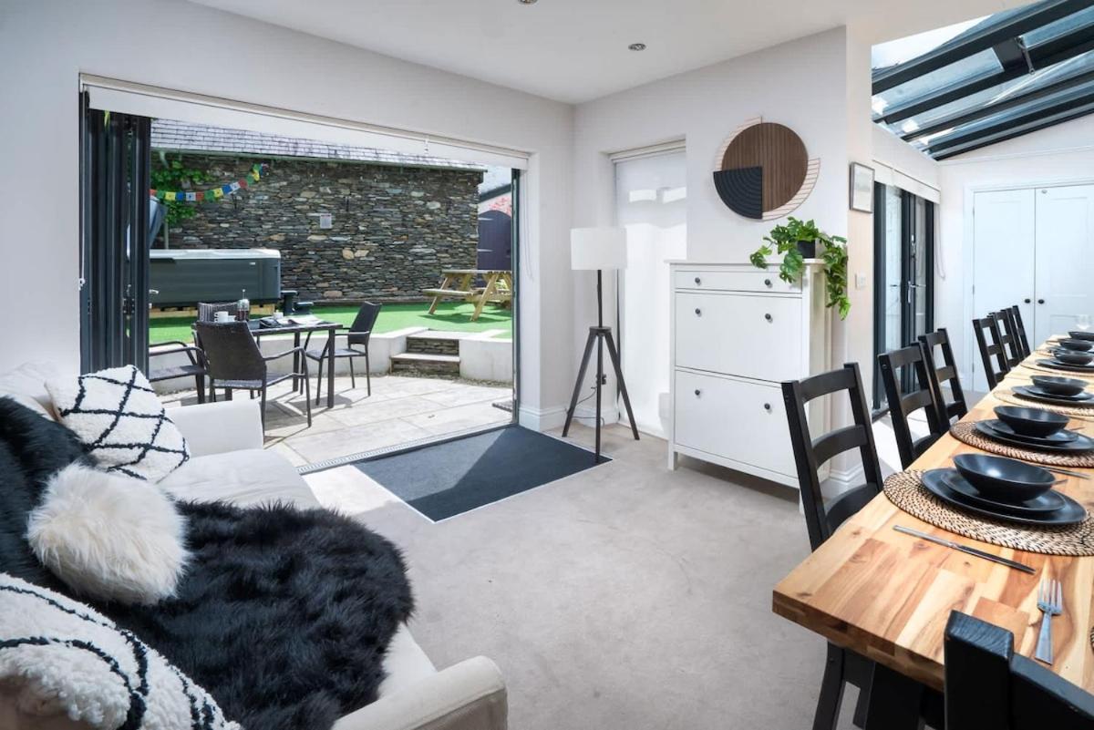Rosemount X3 Bed Townehouse With Hot Tub & Parking, * Windermere