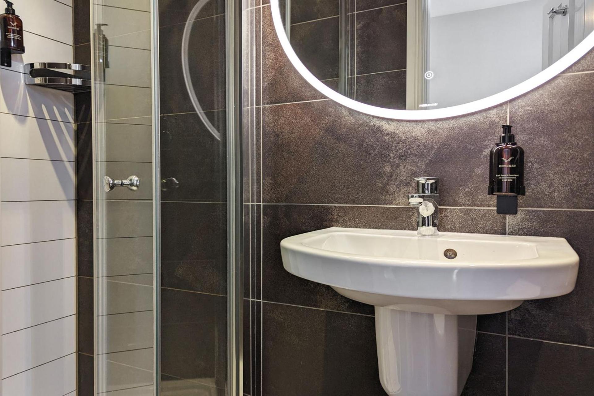 Rosemount District Townhouse With Hot Tub