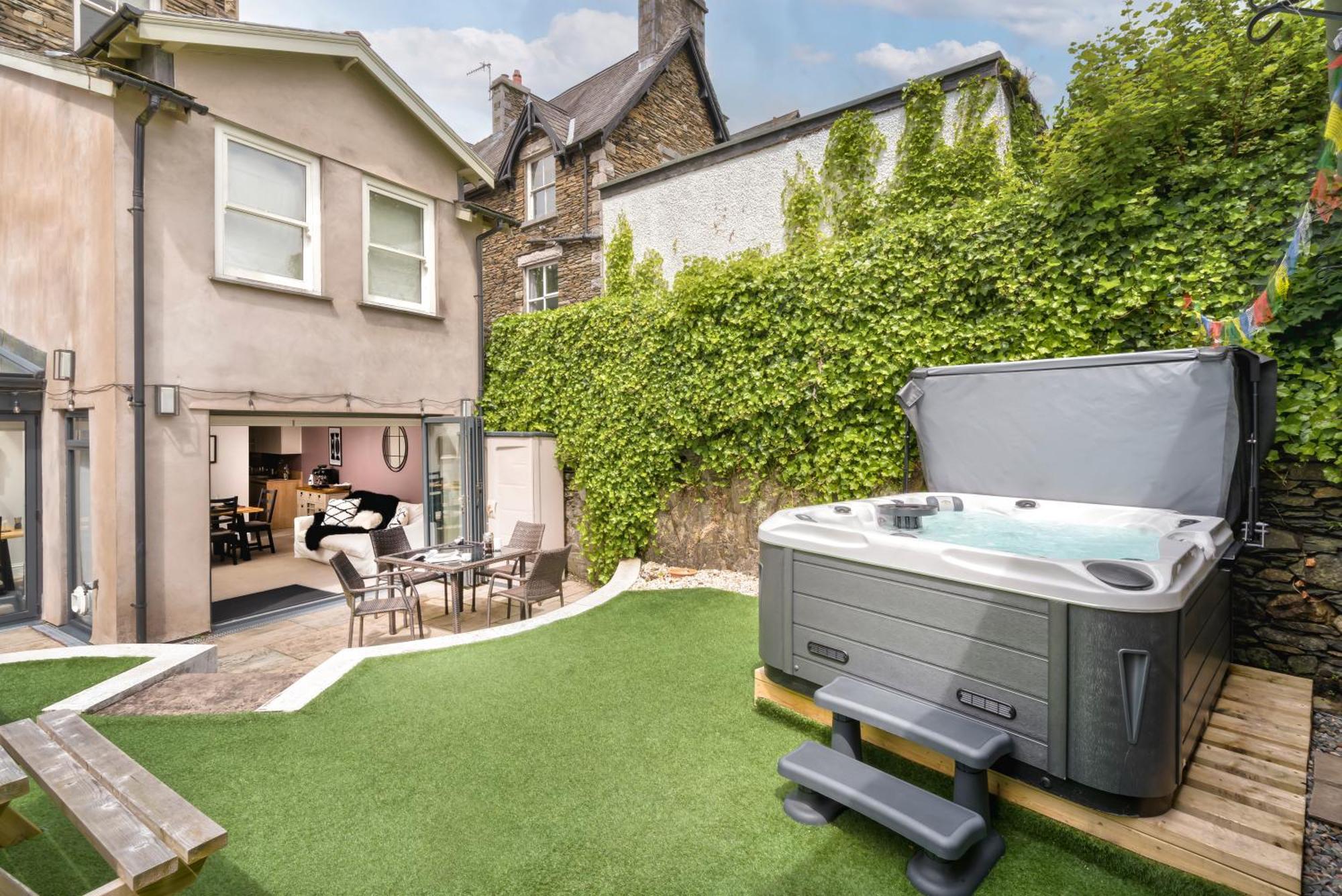 Holiday home Rosemount District Townhouse With Hot Tub *