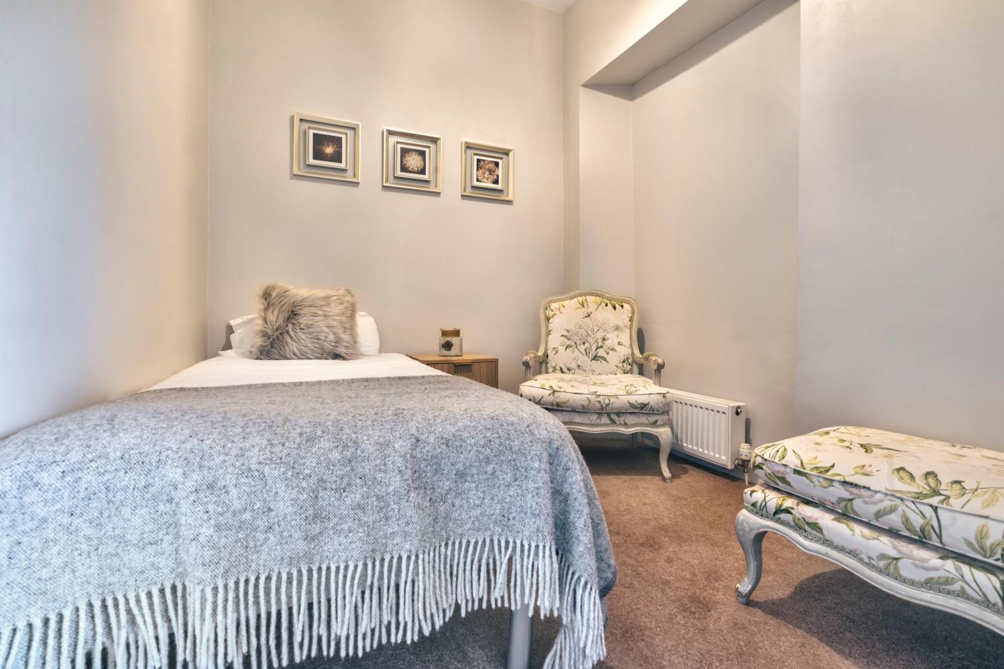 Rosemount District Townhouse With Hot Tub Holiday home *