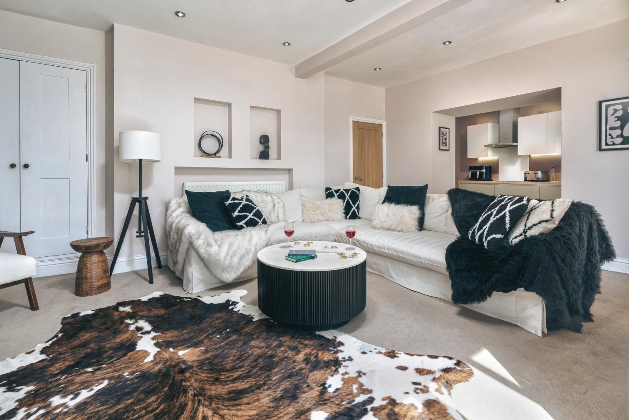 Rosemount District Townhouse With Hot Tub Holiday home