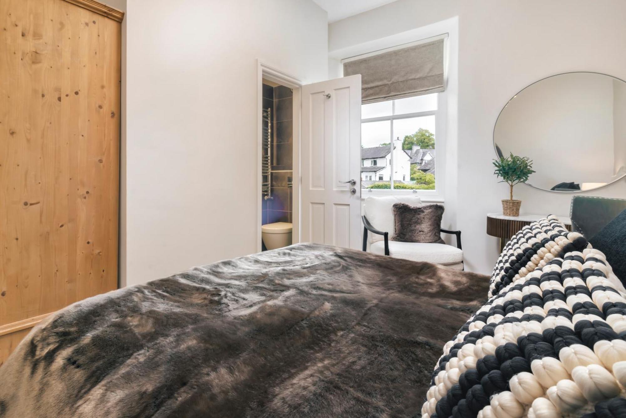 Rosemount District Townhouse With Hot Tub *