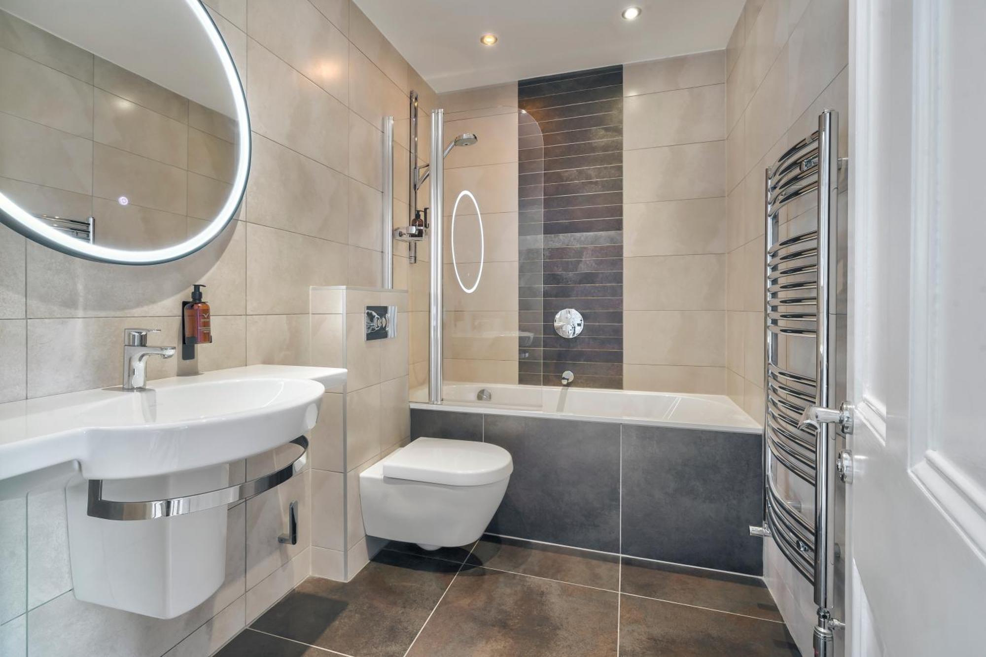 Rosemount District Townhouse With Hot Tub Windermere