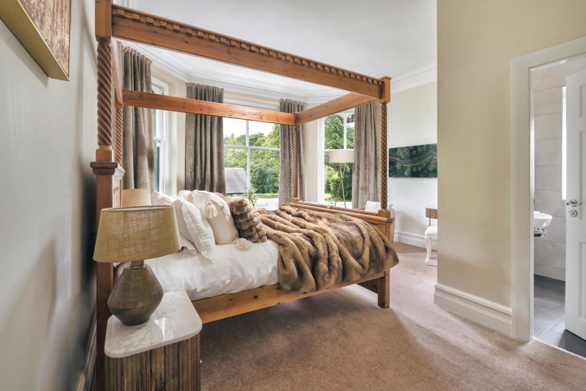 Rosemount District Townhouse With Hot Tub Holiday home
