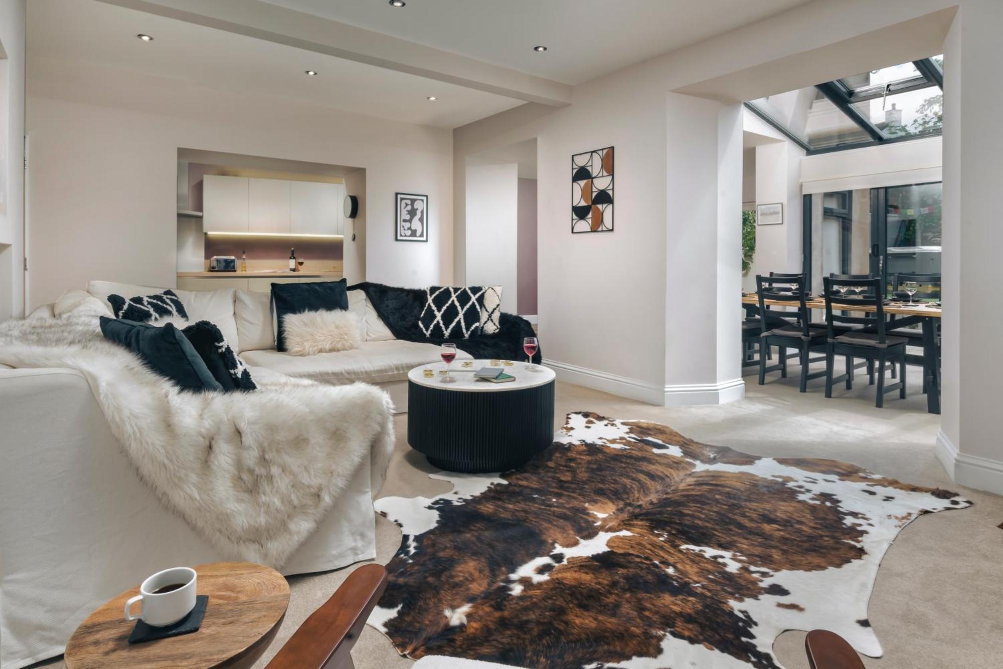 Rosemount District Townhouse With Hot Tub Holiday home *