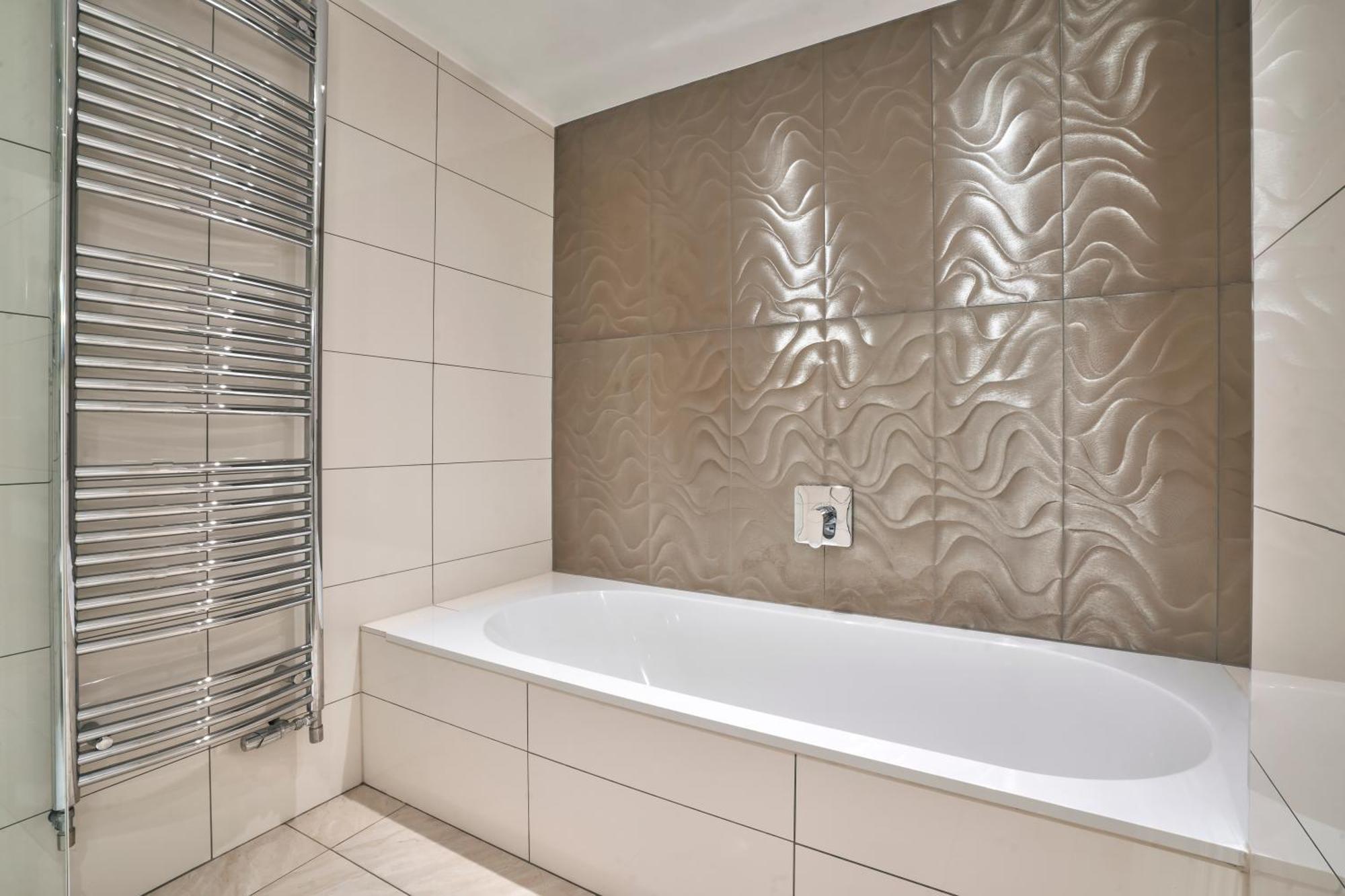 Rosemount District Townhouse With Hot Tub *