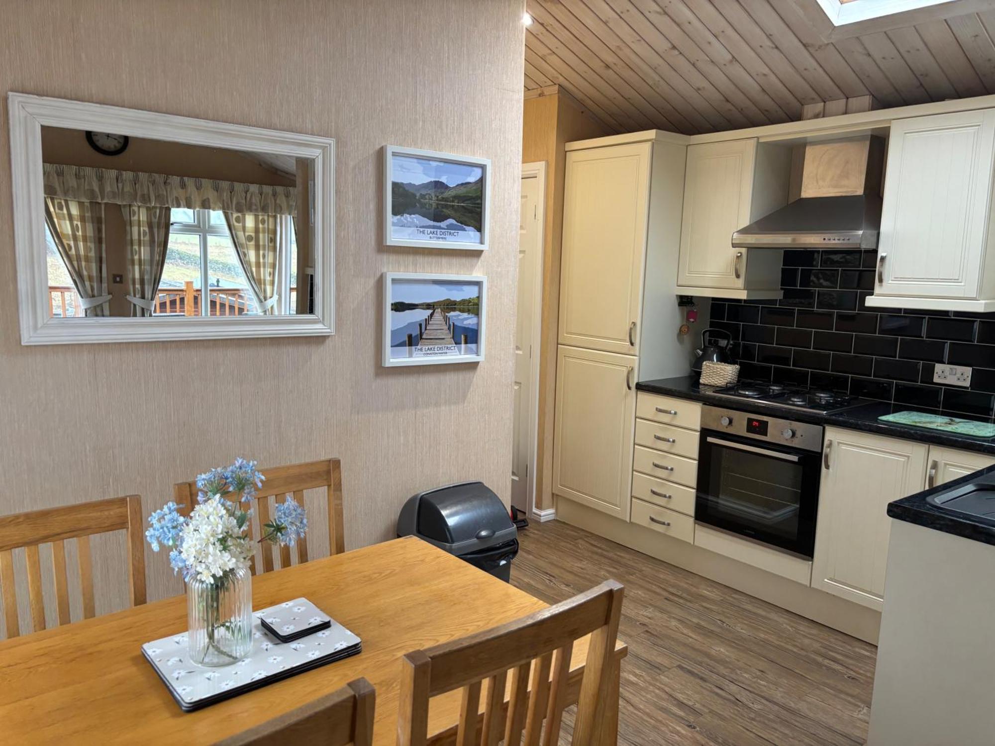 Holiday home 2br-lodge-sleeps4-valleyview-petfriendly *