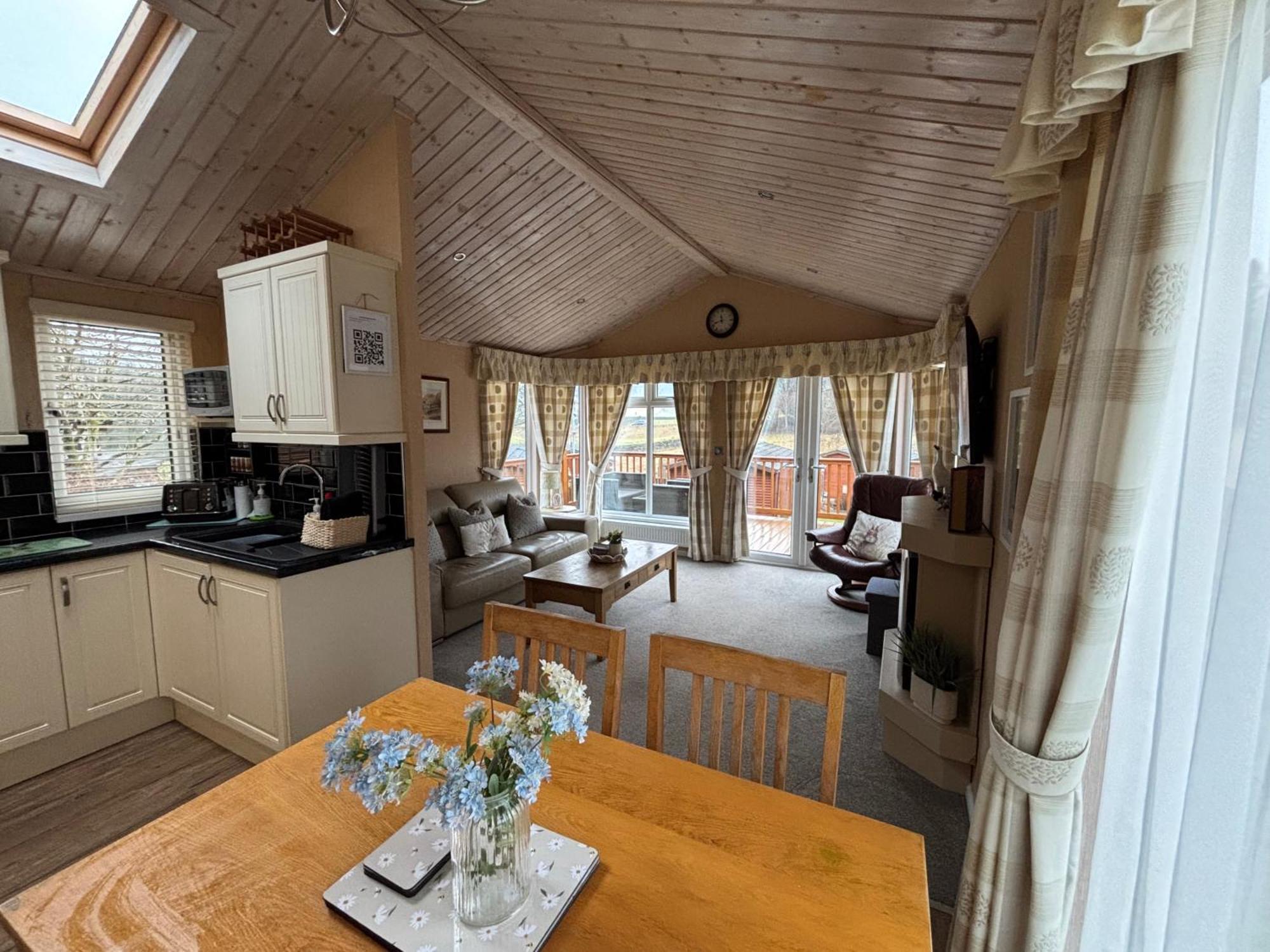 2br-lodge-sleeps4-valleyview-petfriendly Holiday home *