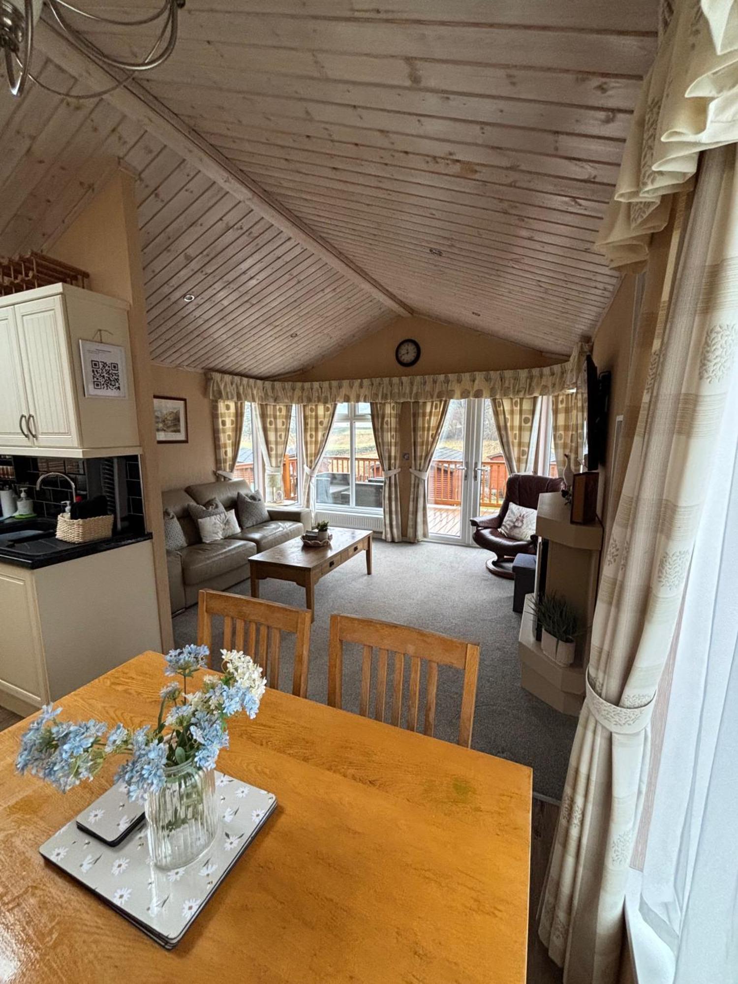 2br-lodge-sleeps4-valleyview-petfriendly *