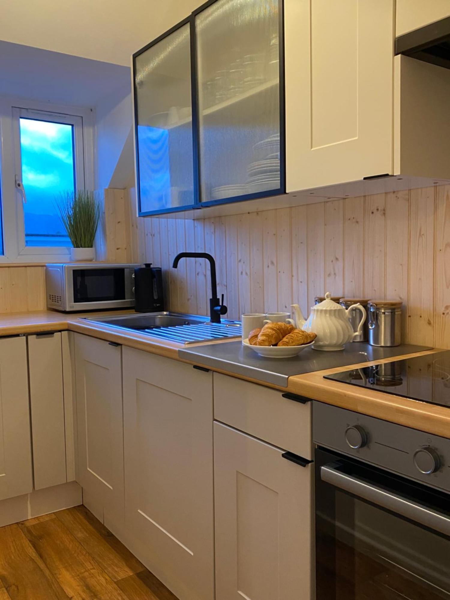Bowness Bay View Apartment *