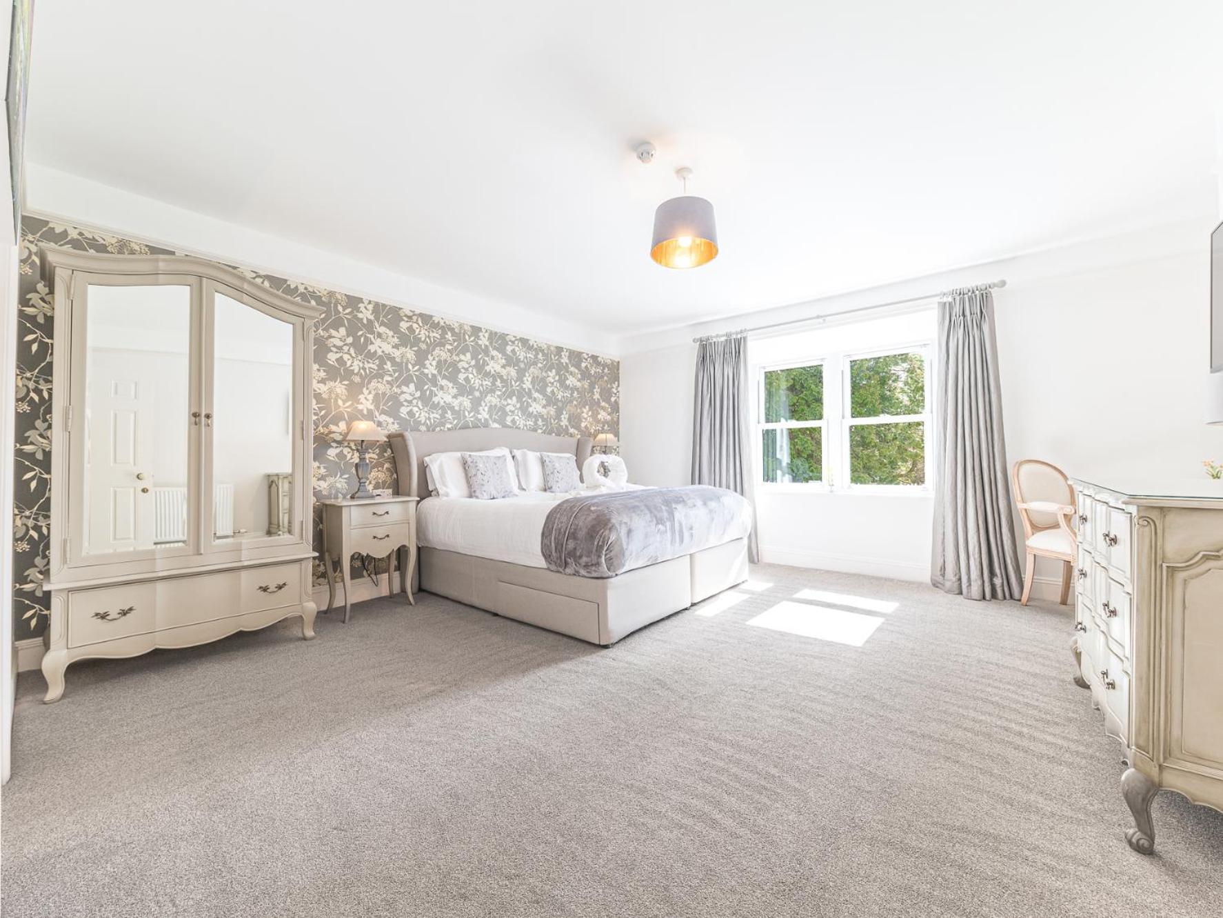 The Oaks * Windermere