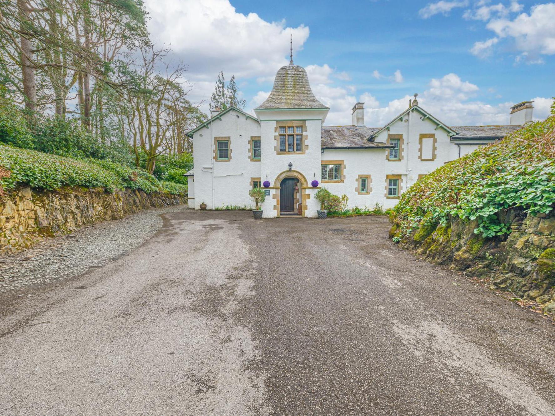 The Oaks * Windermere