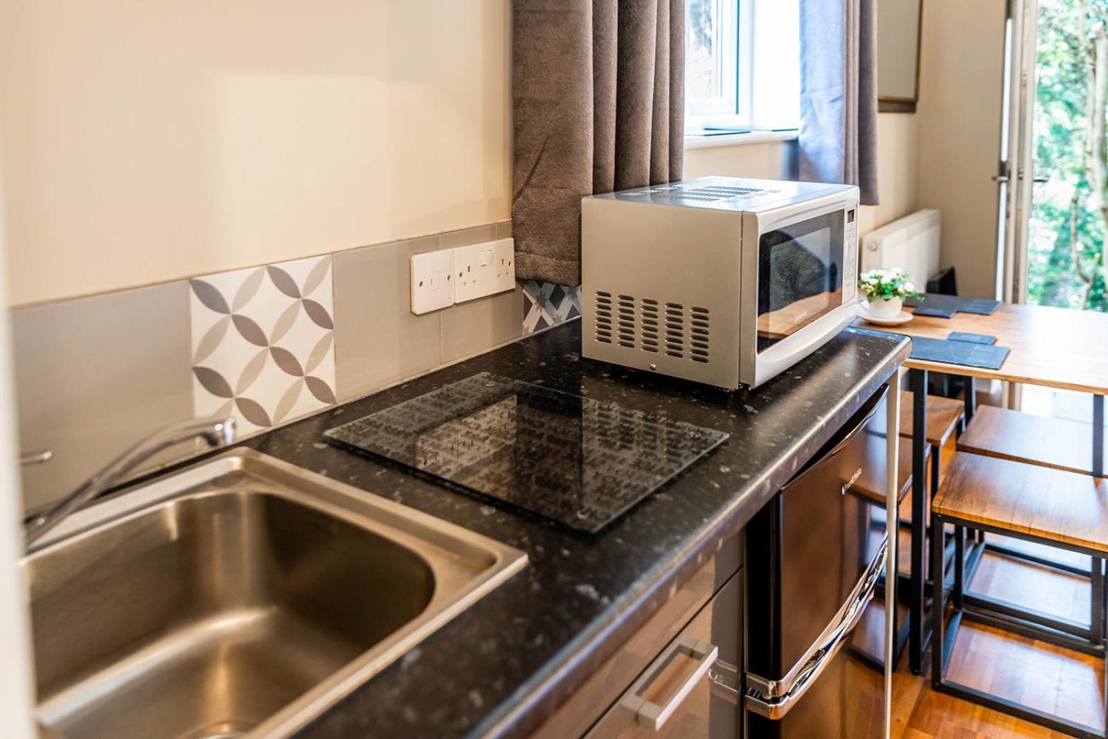 Roger Ground - With Onsite Car Parking Guest house