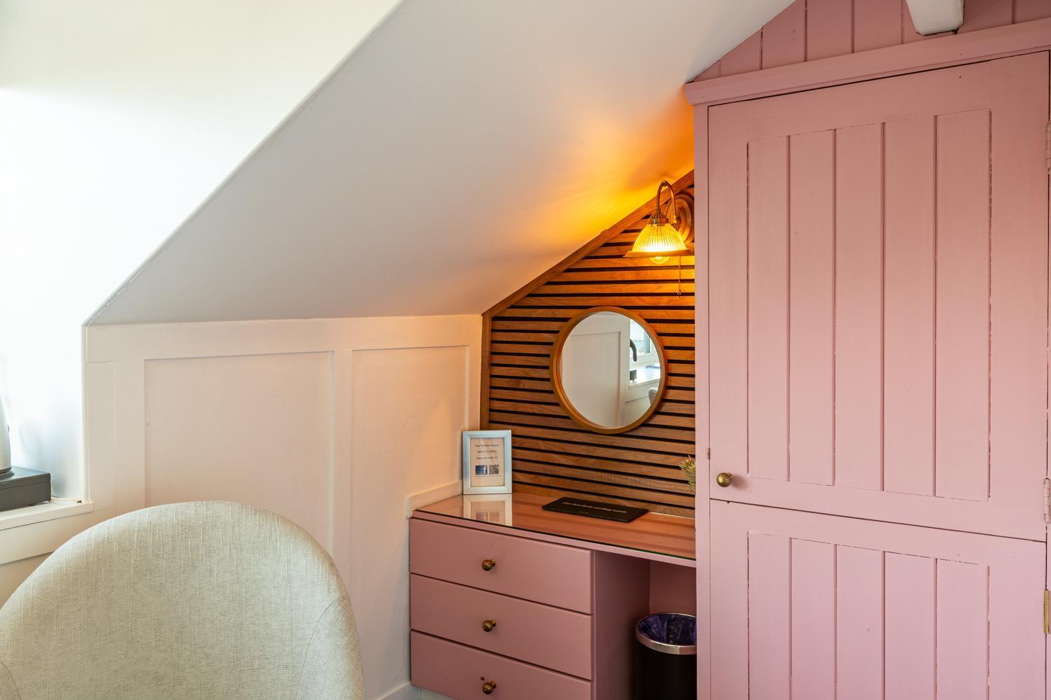 Guest house Holly With Free Off Site Health Club