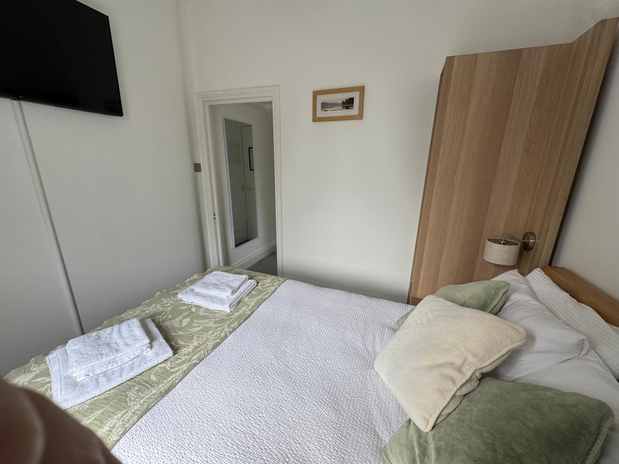 Denecrest Guest house 3*