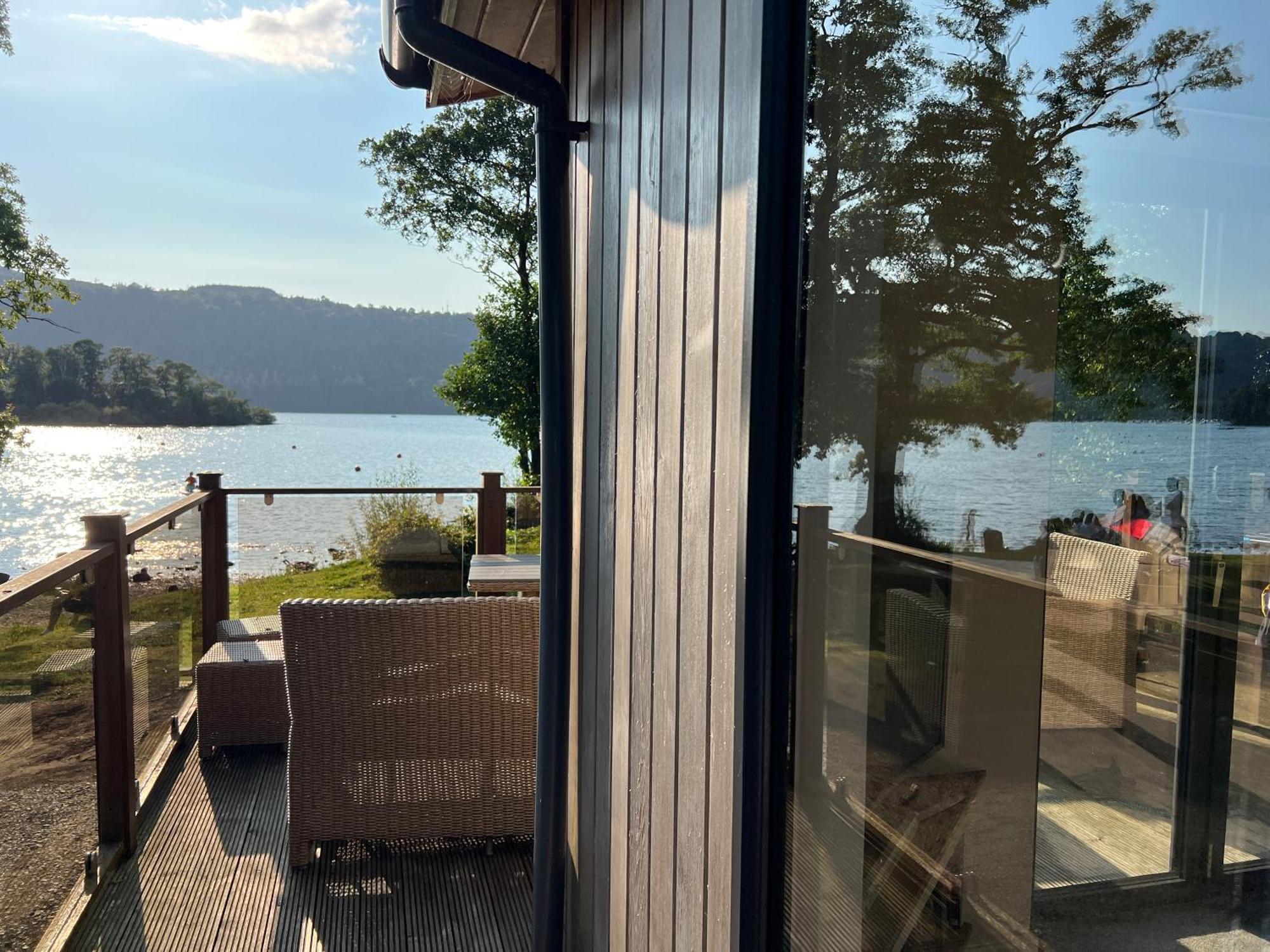 Loubi's Lakeside *