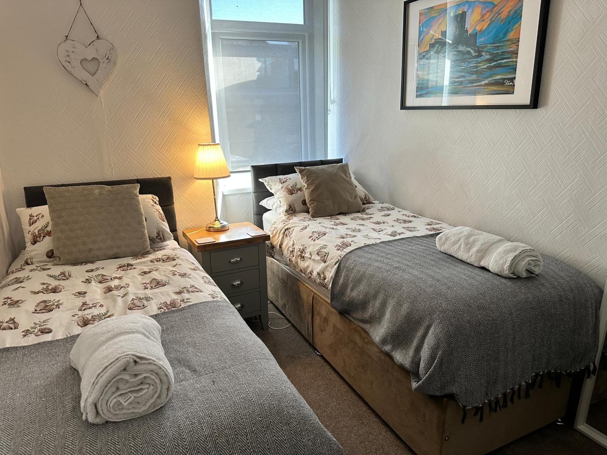 Casa de férias Woodland - Private Courtyard - Pet Friendly Retreat In The Heart Of *