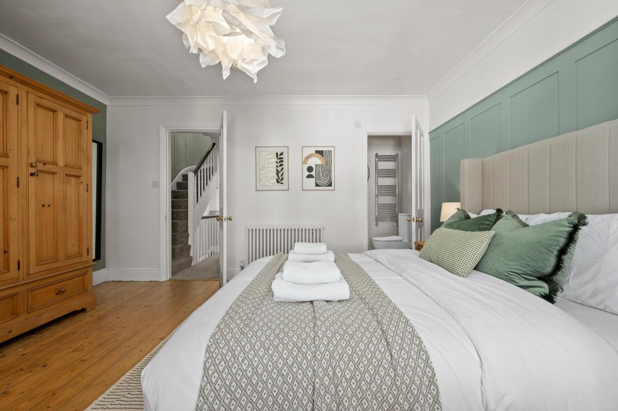 Holiday home Gorgeous - 3 Bedrooms *