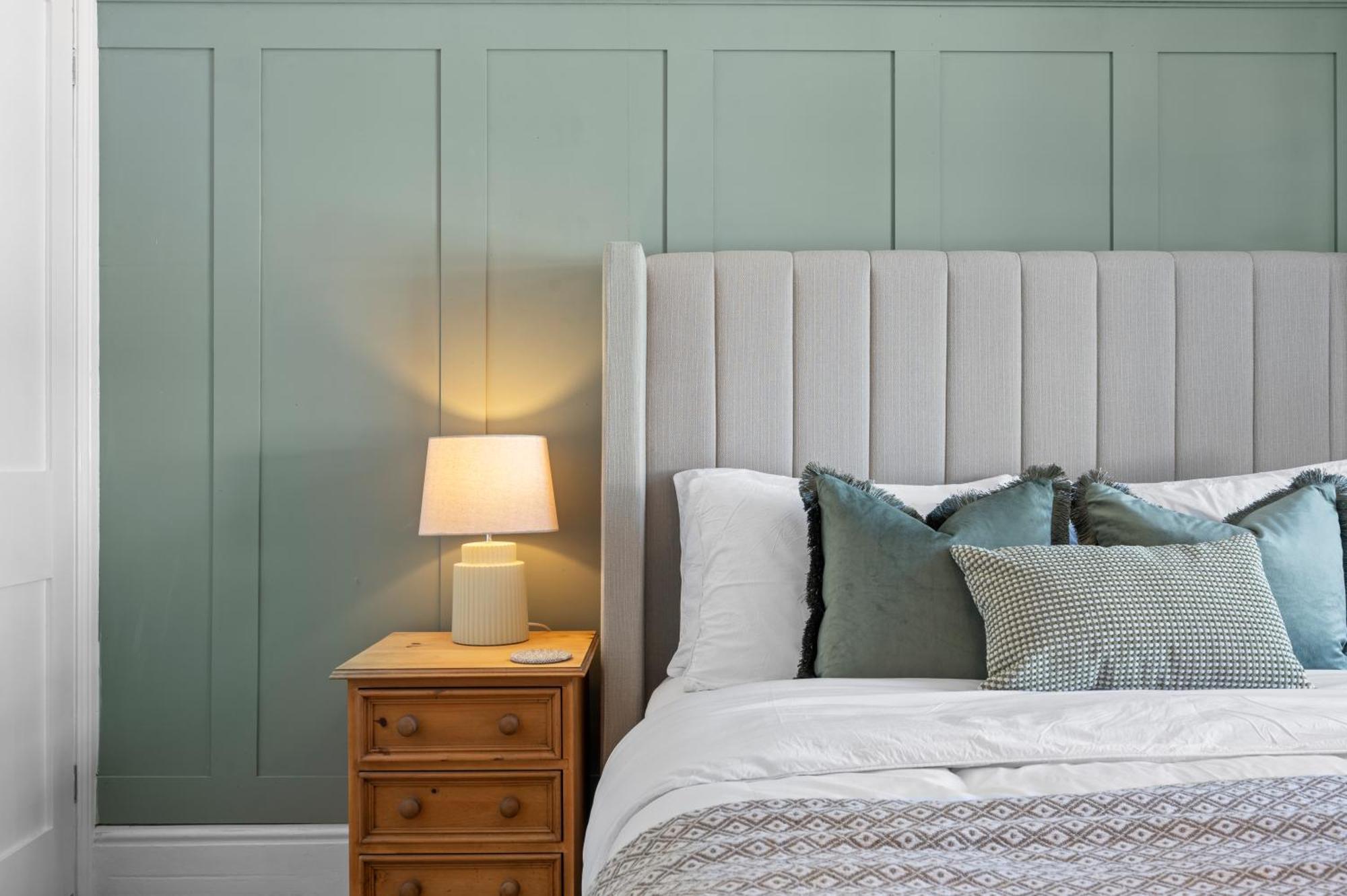 Gorgeous - 3 Bedrooms *