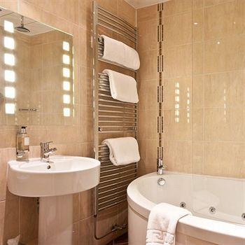 The Howbeck & The Retreat Incl Off-site Health Club And Parking Ev Point Available 5* Windermere