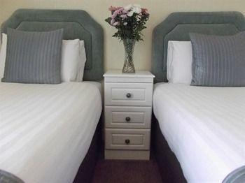 Holmlea Exclusively For Adults Guest house